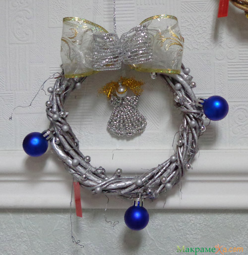 Новогоднее макраме, композиция с серебряным ангелом и шарами