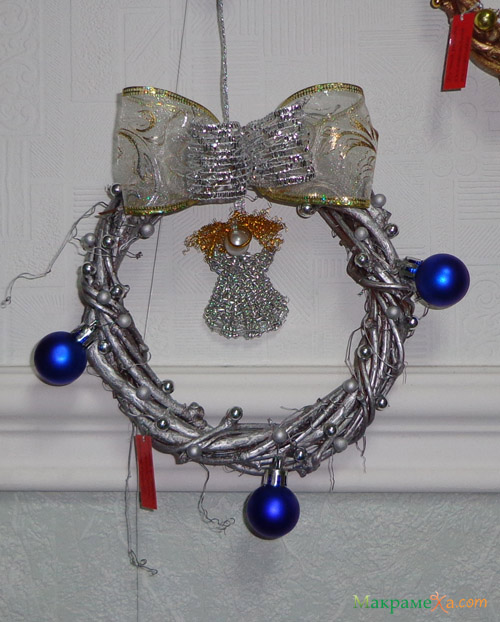 Новогоднее макраме, композиция с серебряным ангелом и шарами