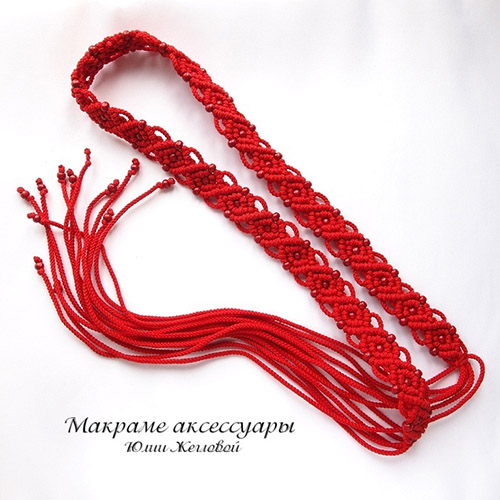 Плетеный пояс "Каштан" красный, с кистями и бусинами, макраме